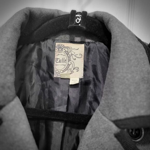 Jacket with Belt - Size Medium - Picture 3 of 7